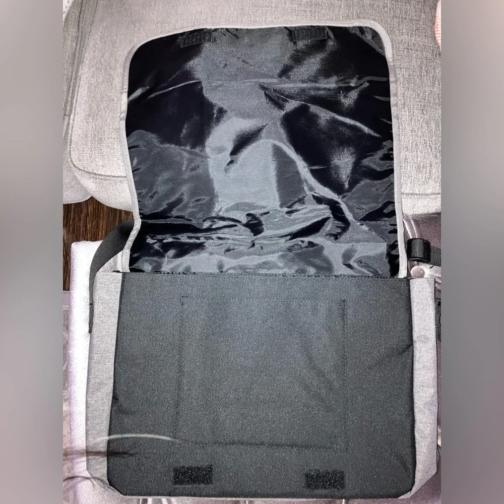 Gray and Black Laptop shoulder bag - Sleek Interior - Picture 1 of 2